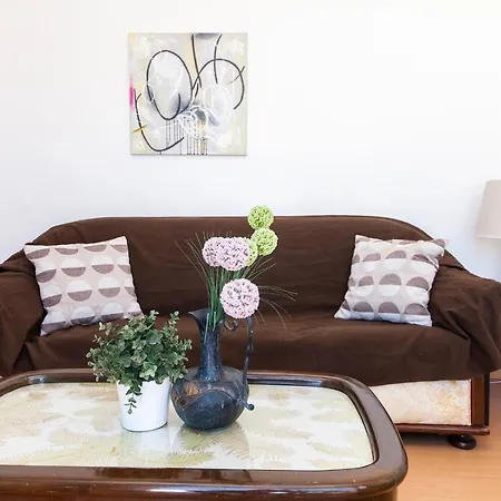 C08 - Central Sao Goncalo Townhouse * Lagos