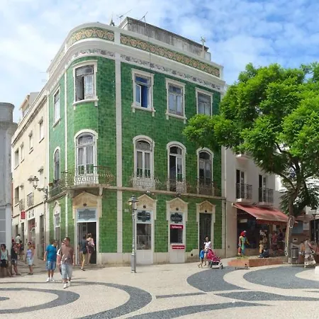 C08 - Central Sao Goncalo Townhouse * Lagos