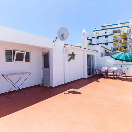 C08 - Central Sao Goncalo Townhouse * Lagos