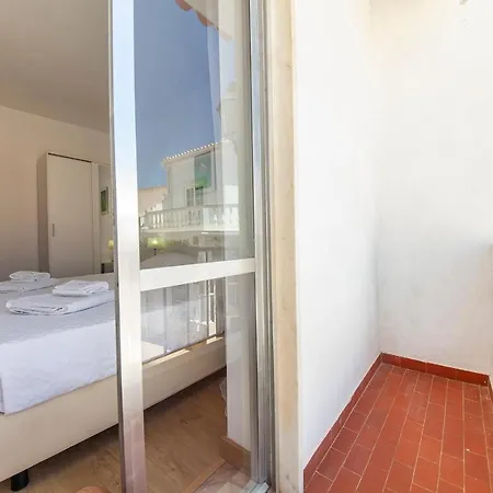 Tatil Evi C08 - Central Sao Goncalo Townhouse *