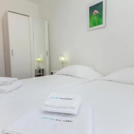 C08 - Central Sao Goncalo Townhouse Lagos
