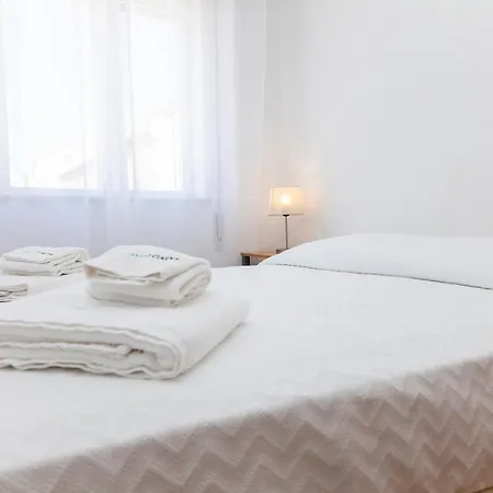C08 - Central Sao Goncalo Townhouse Lagos